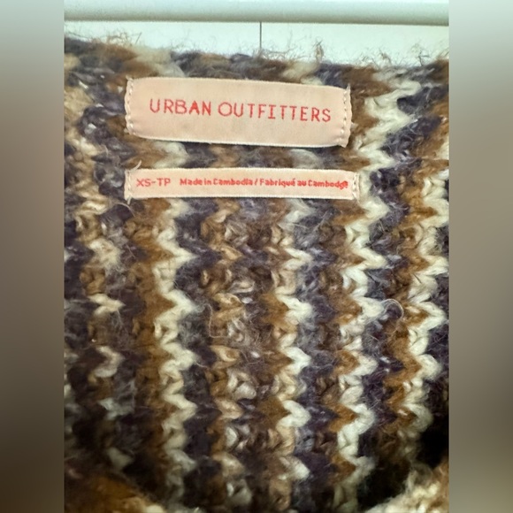 Urban Outfitters - Levy V Pullover - XS - Picture 4 of 4